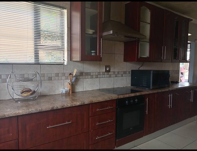 4 BEDROOM FREEHOLD FOR SALE IN DAWN PARK